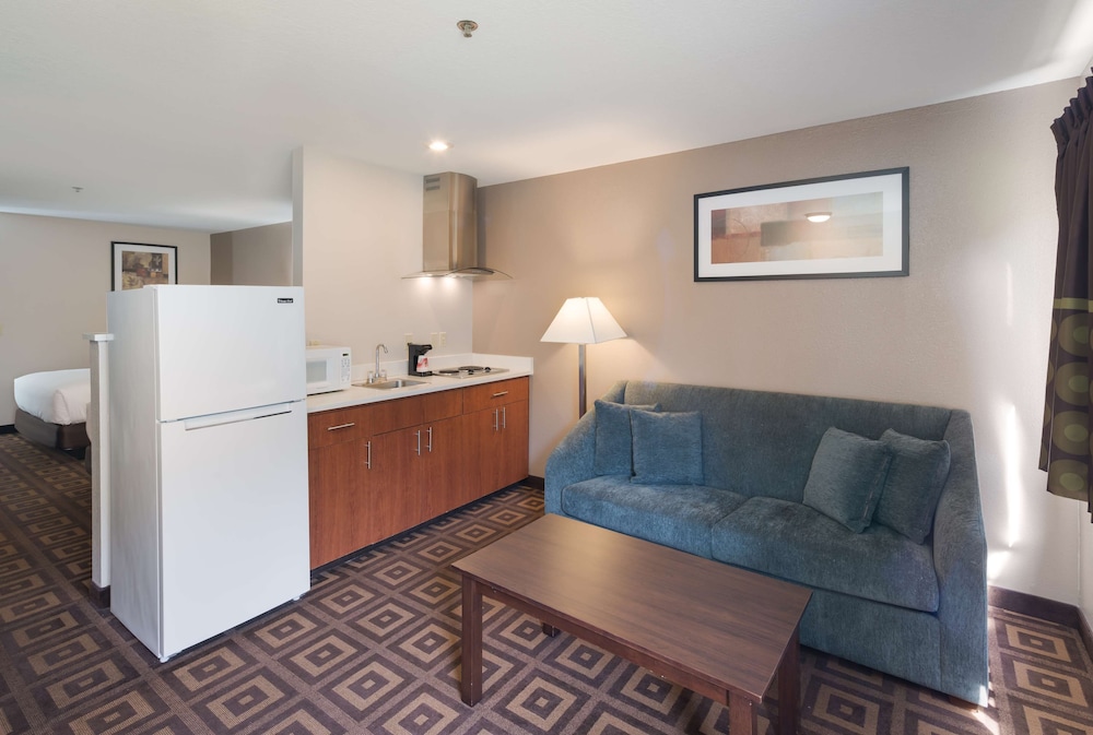 Room, 2 Queen Beds, Kitchen photo 2