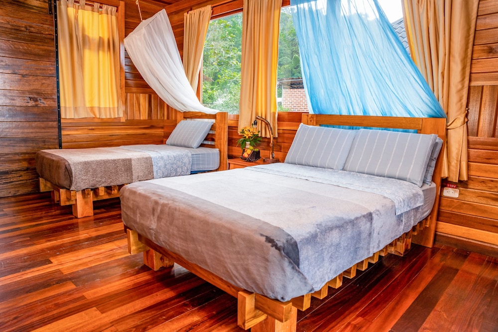 Family Room, Multiple Beds, Garden View photo 1