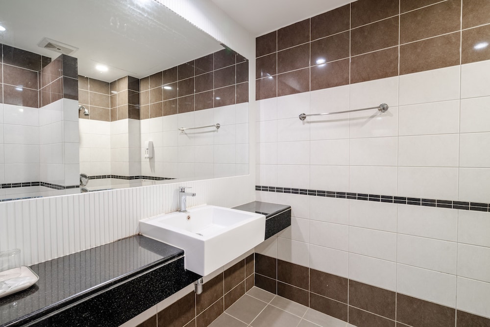Grand Deluxe Double Room +Free Coworking Space - Photo 7