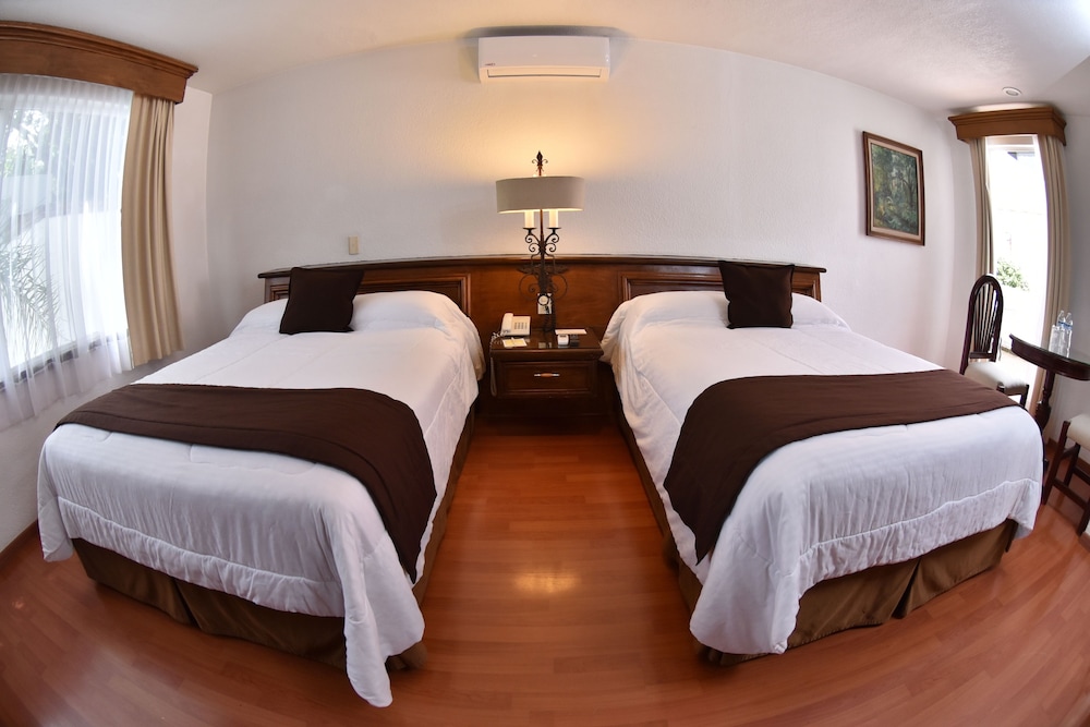 Standard Room, 2 Double Beds, Garden View - Photo 4