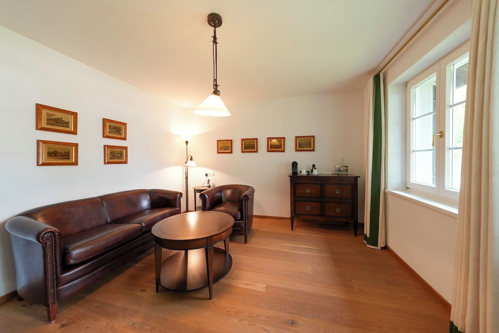 Classic Suite, Courtyard View