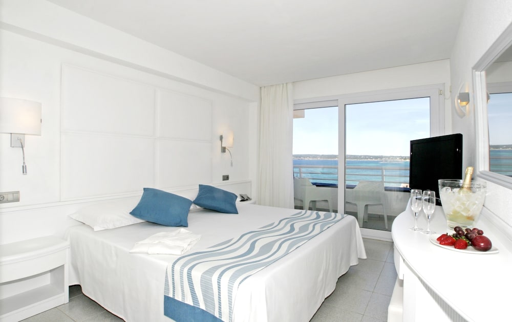 Superior, One King Bed, Sea View - Photo 1