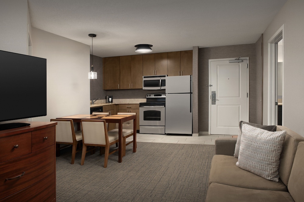 Suite, 2 Bedrooms (Mobility Accessible, Roll-in Shower) photo 1
