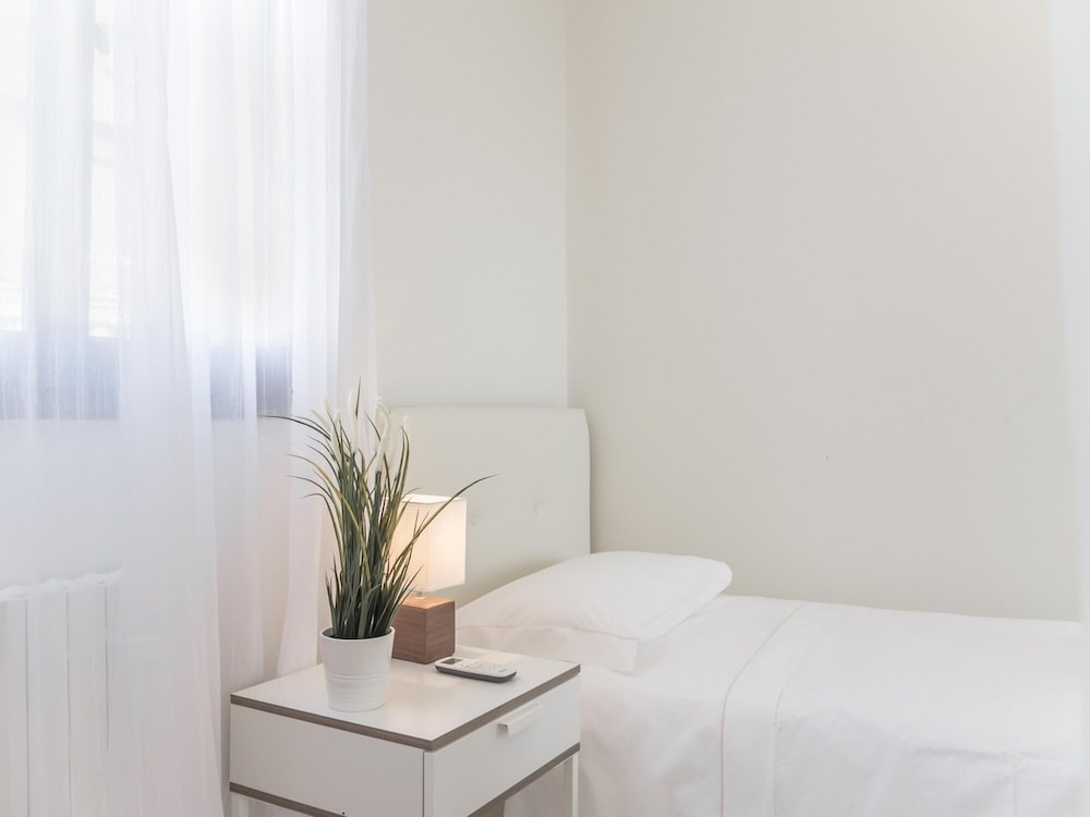 Apartment photo 2