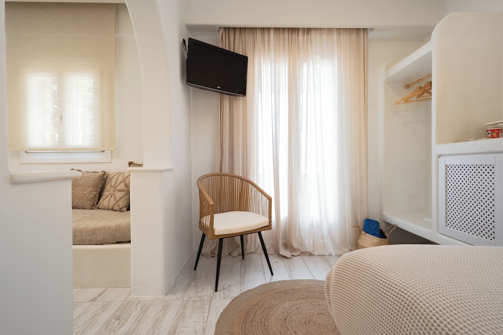 Deluxe Sea View Suite - Photo 4