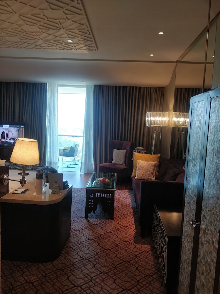 ITC One Exclusive, 1 King Bed, Lake view, Balcony photo 3