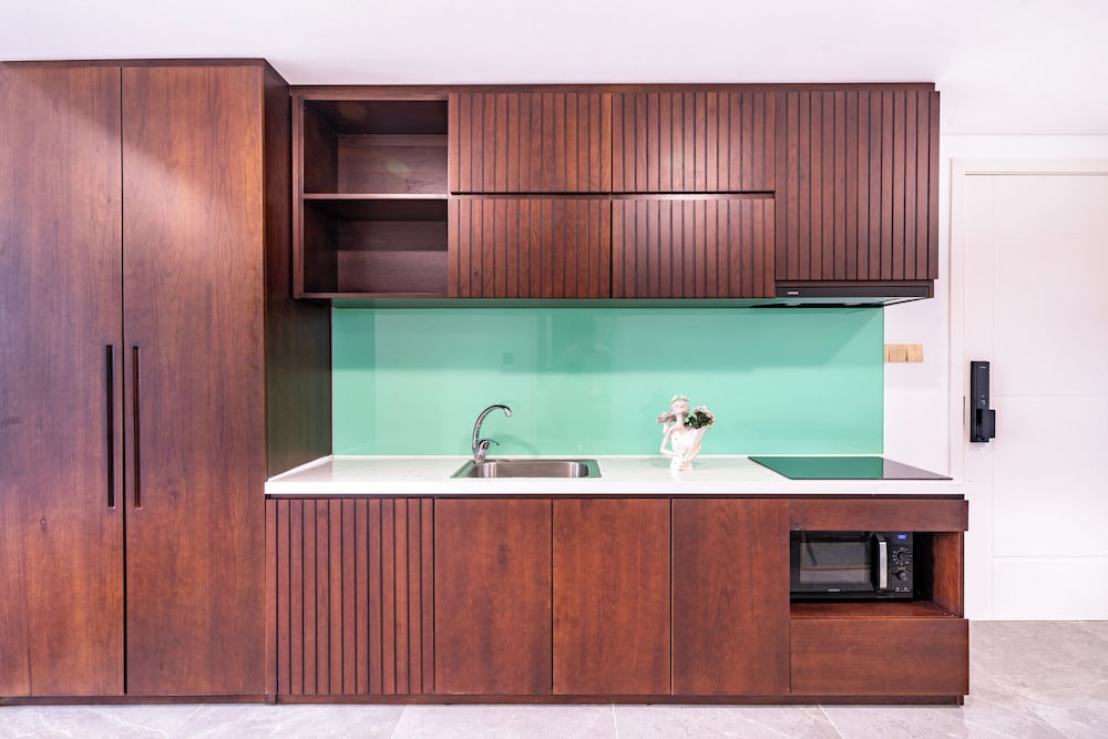 Studio with Balcony & Kitchenette - Photo 5