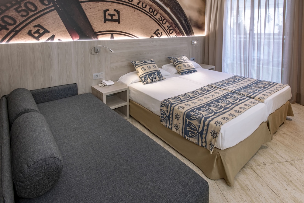 Standard Double or Twin Room, Balcony - Photo 4