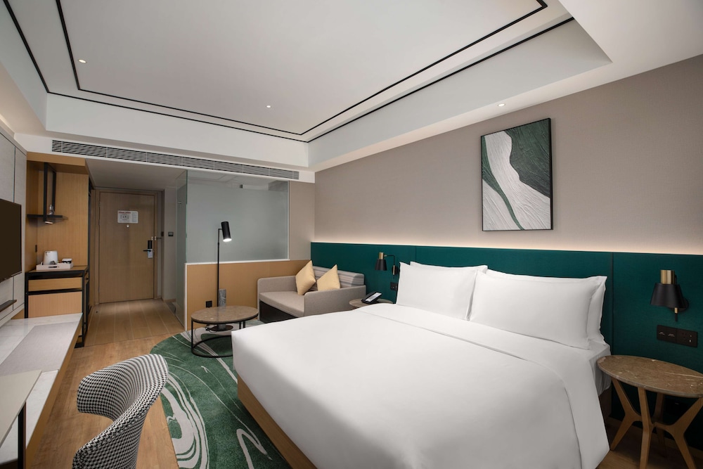 Superior Room, 1 King Bed, Lake View - Photo 2