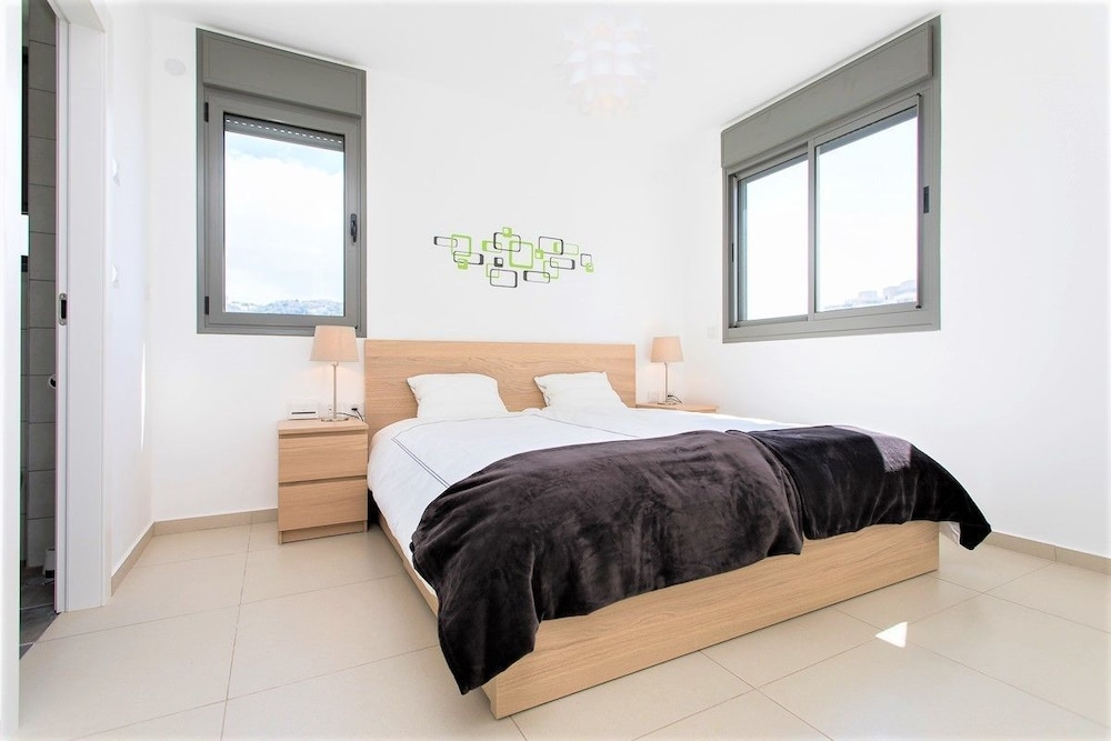Design Apartment, 3 Bedrooms, Sea View photo 1