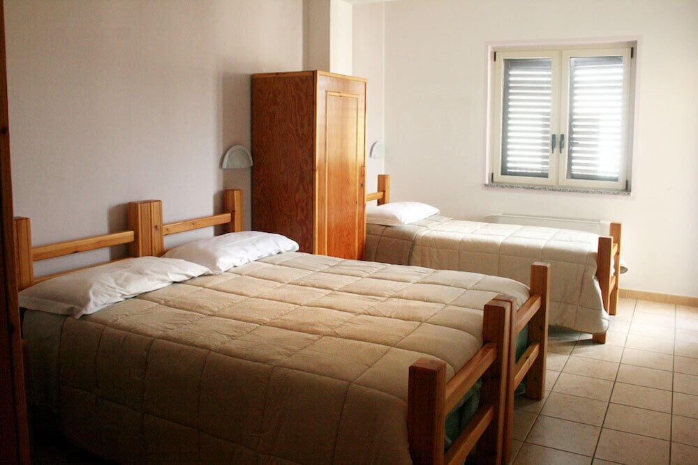 Triple Room, Multiple Beds, Non Smoking