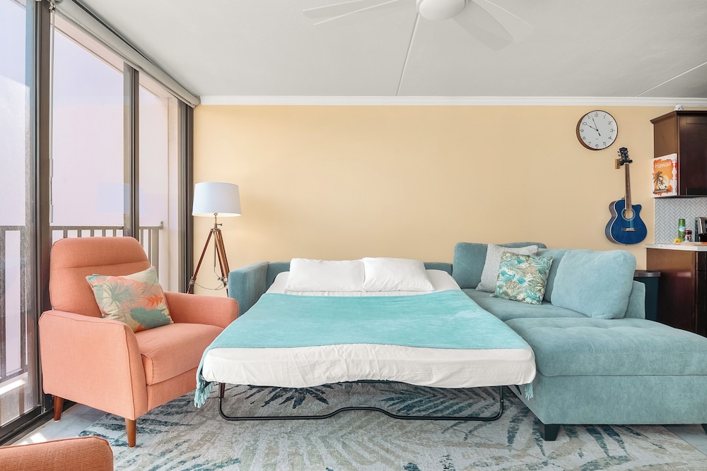 Premium Remodeled Condo with Ocean View and Parking: Condo, 1 Bedroom, Mountain View (0122) photo