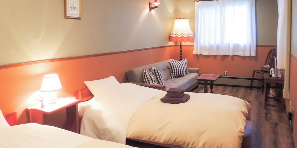 Western Twin Room with Bathroom photo 1