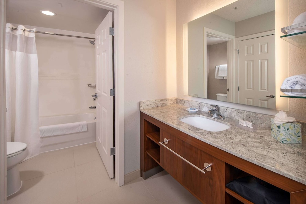 Suite, 1 Queen Bed with Sofa bed, Accessible (Mobility Tub One Bedroom) - Photo 6