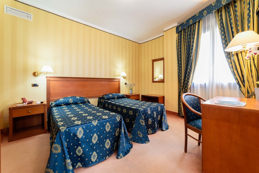 Double Room, 2 Twin Beds photo 2