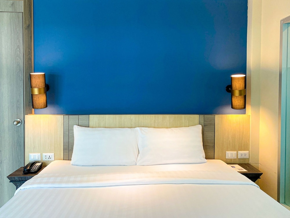 Deluxe Room - Photo 12