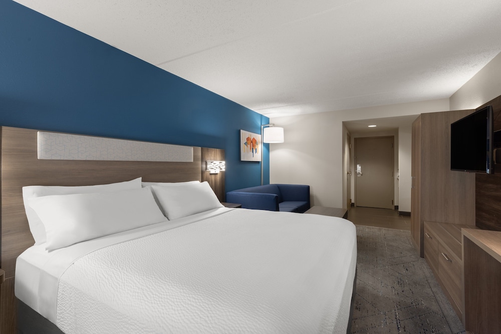 Standard Room, 1 King Bed, Accessible, Non Smoking (Communications, Accessible Tub) - Photo 2