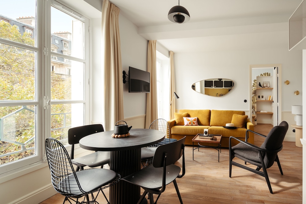 1-BR Deluxe Apartment with View photo 3