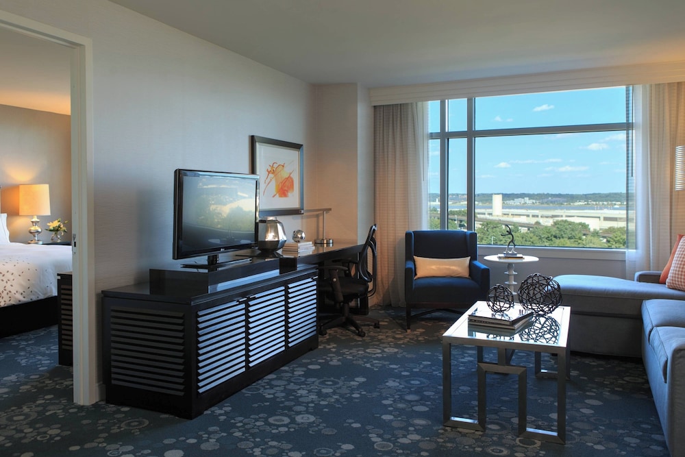 Executive Suite, 1 King Bed (Mobility Accessible, Tub) photo 2