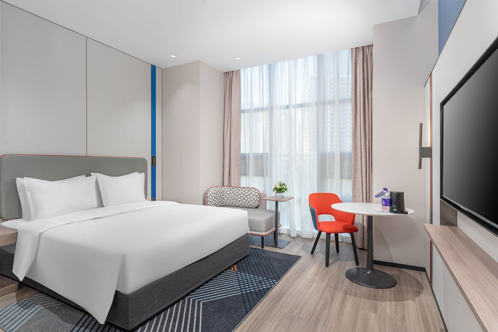 Standard Room, 1 King Bed, City View