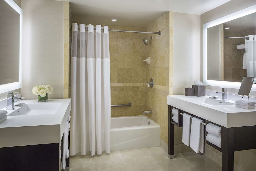 Suite (Hospitality) - Photo 2