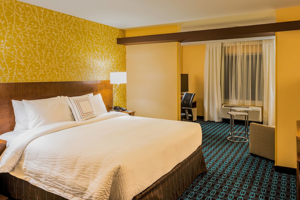 Suite, 1 King Bed with Sofa bed, City View (Hearing Accessible)