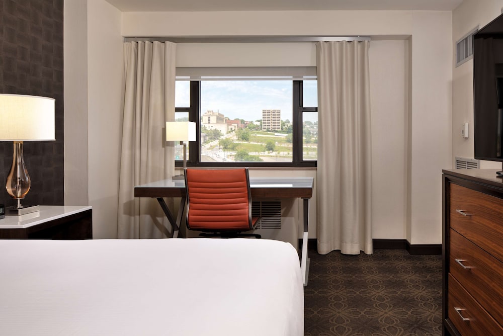 Standard Room, 1 King Bed - Photo 3