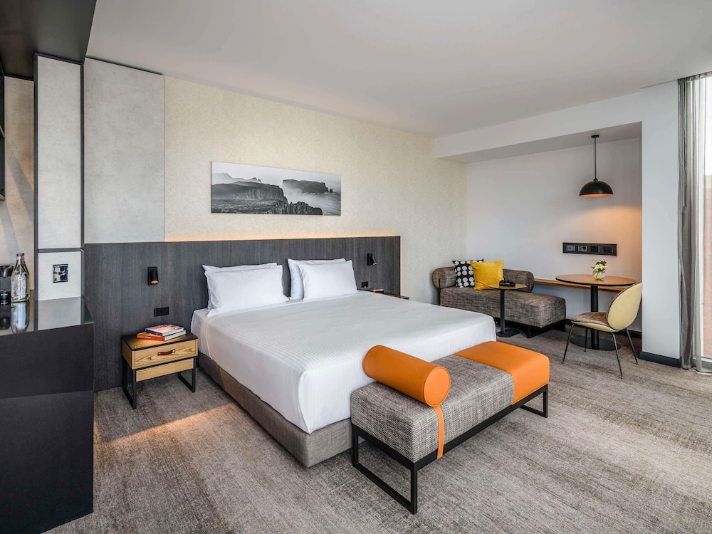 Suite, City View