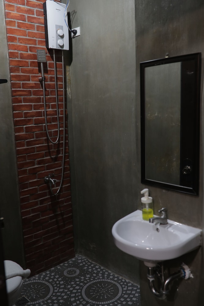 Standard Double Room - Photo 12