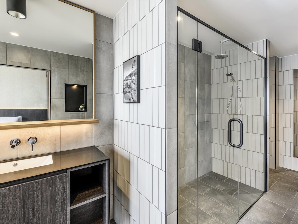 Suite, City View