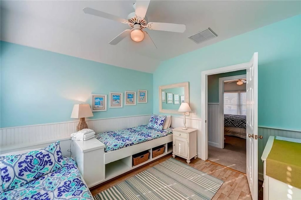 Family House, 4 Bedrooms, Ocean View, Sea Facing photo 3