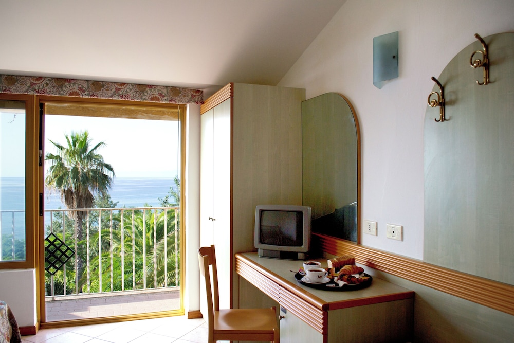Double or Twin Room, Sea View