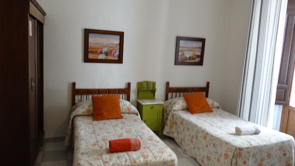 Habitación Triple Básica, 3 Camas Individuales, Baño Compartido