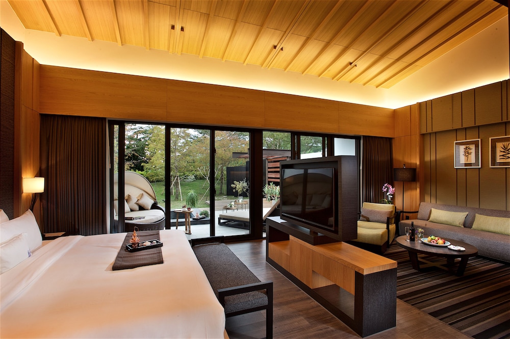 Elegant Chamomile Villa photo 1