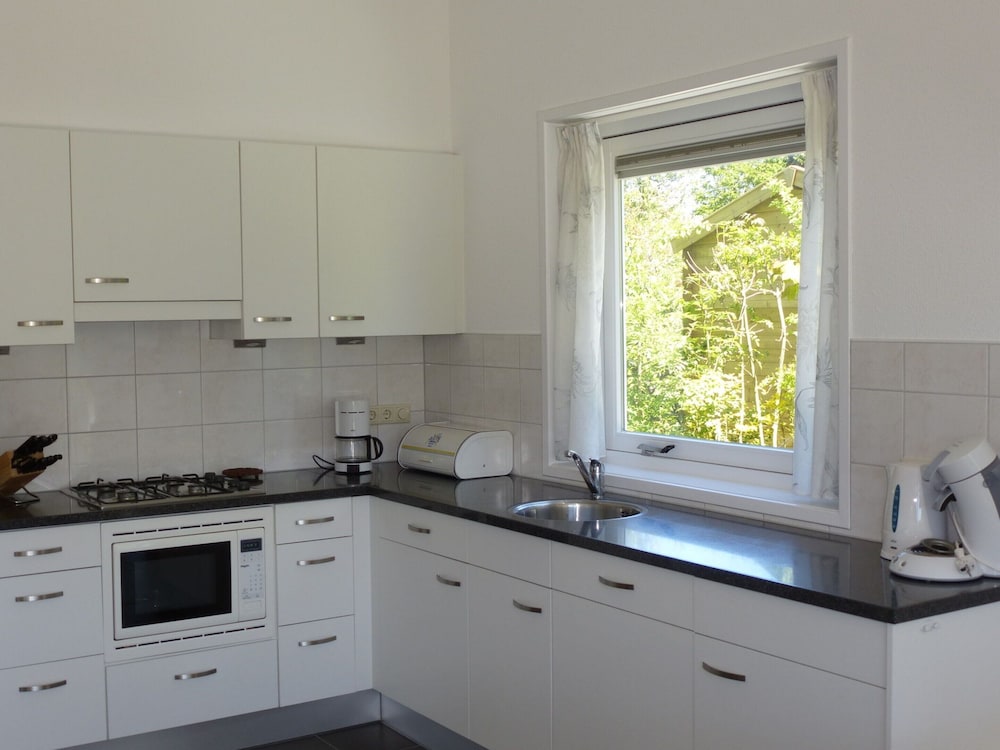 Comfort Bungalow, 3 Bedrooms photo 2