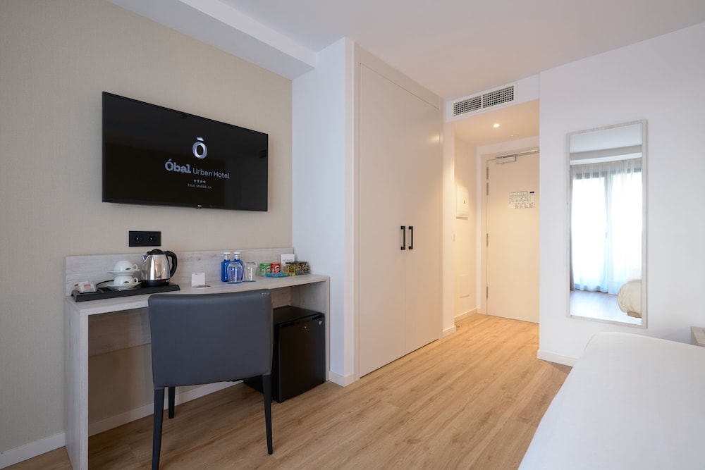 Room, Connecting Rooms