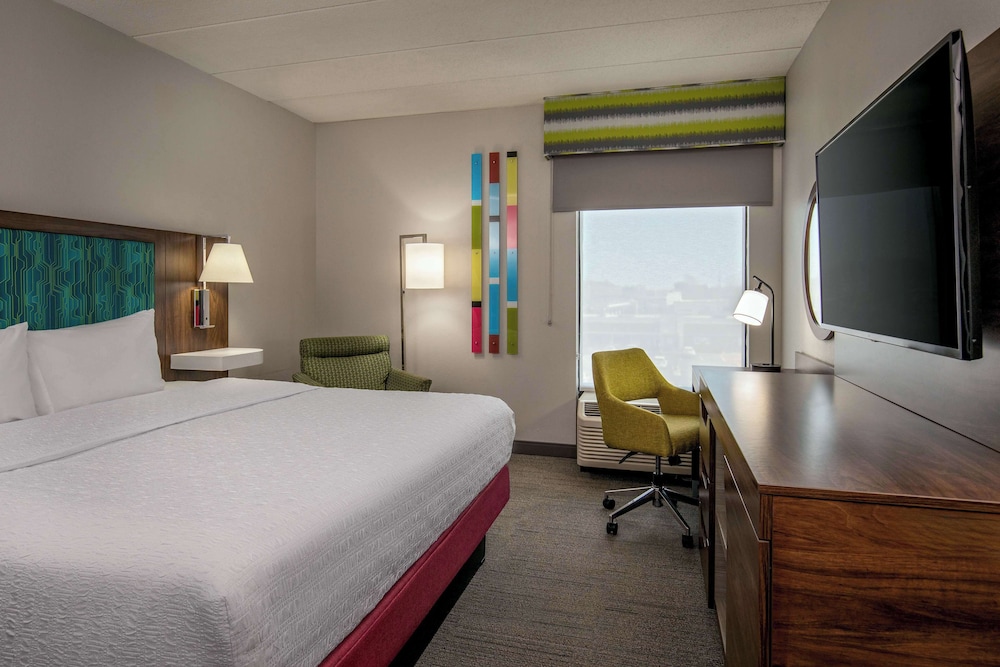 Room, 1 King Bed, Non Smoking - Photo 4