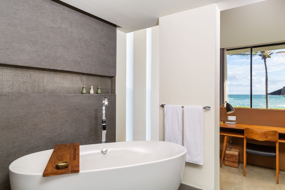 Premier Studio, 1 Bedroom, Balcony, Ocean View photo 3