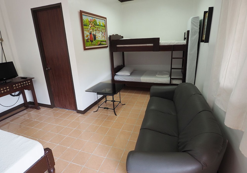 Deluxe Family Room photo 2