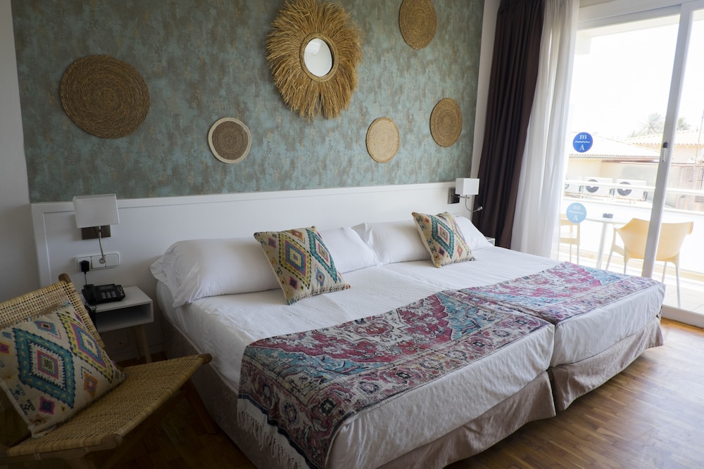 Standard Triple Room, Balcony - Photo 3
