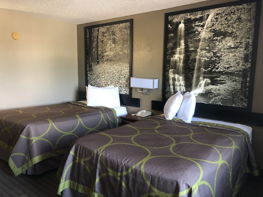 Room, 2 Double Beds, Microwave - Photo 8