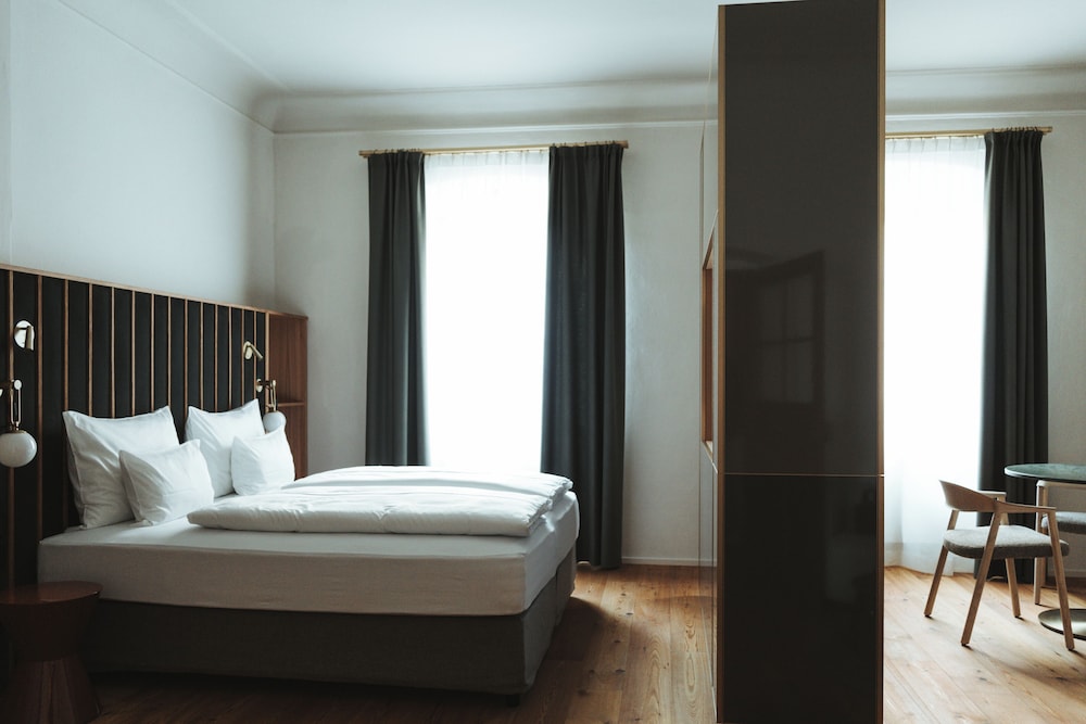 Junior Suite, 1 King Bed, Mountain View, Mezzanine photo 1