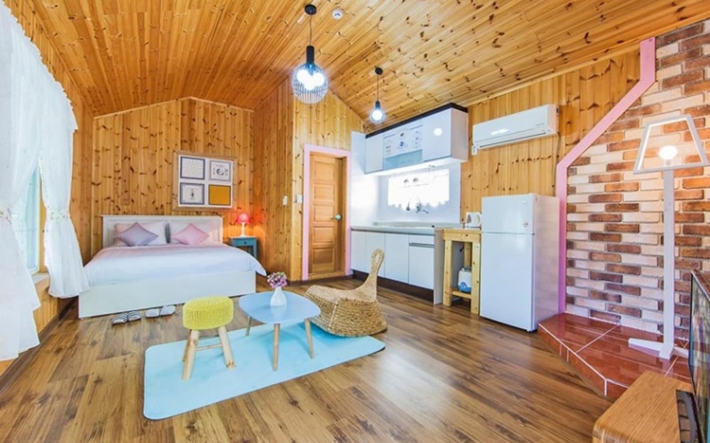 Room (Fuldam House (Unshared House))