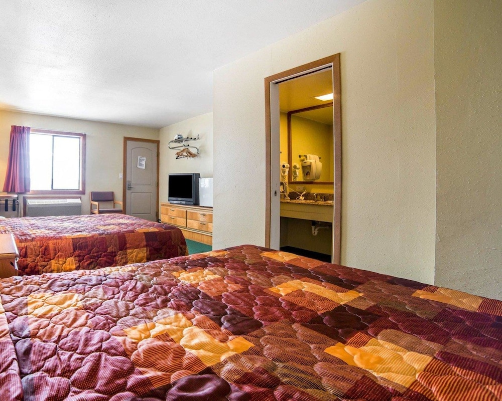 Standard Room, 2 Queen Beds, Smoking