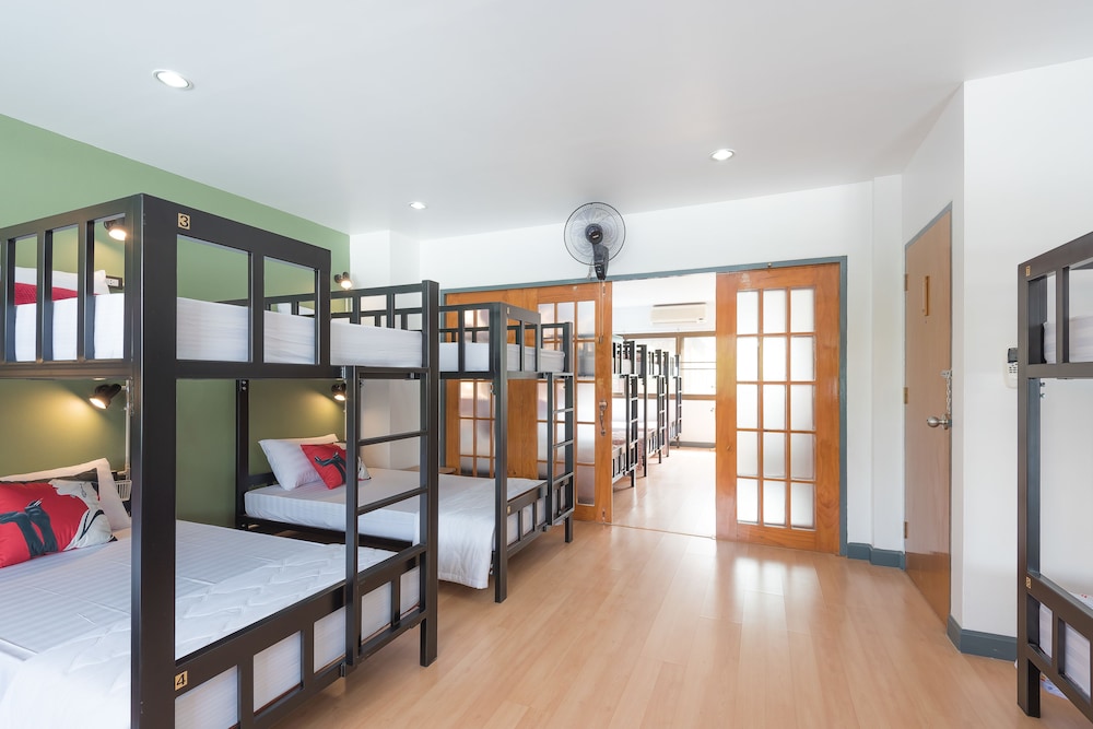 Family room  for 8 person with Shared Bathroom photo 2