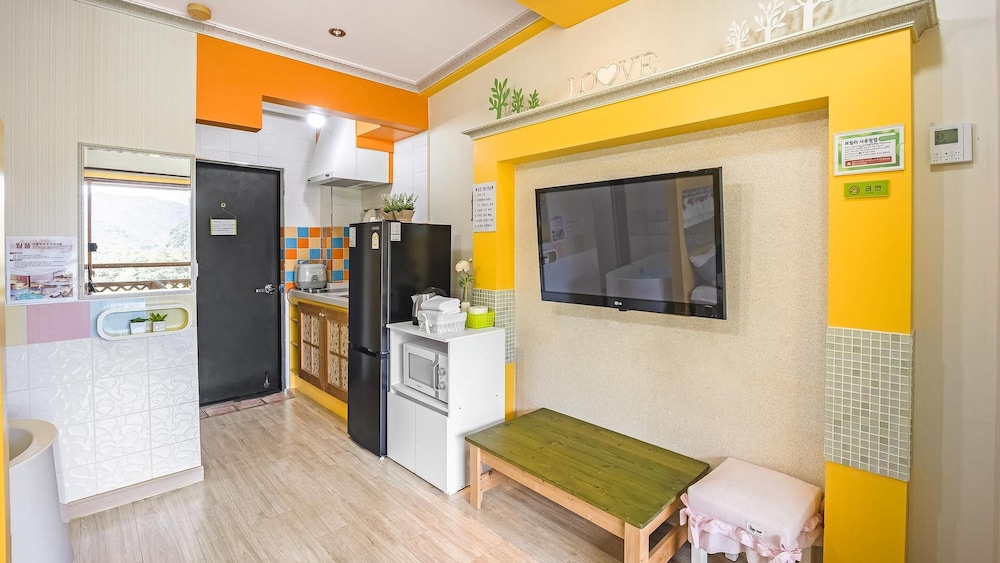 Basic Room, 1 Bedroom (yeonaeuisin kyupideu(2cheung)) photo 3