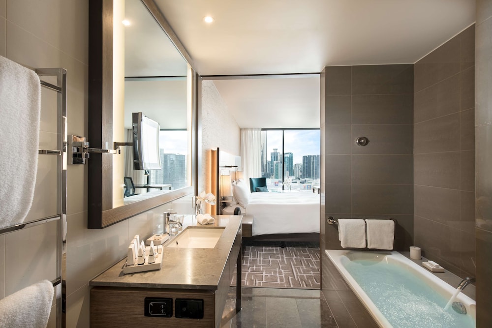 Pacific Club Room (Pacific Club Access)