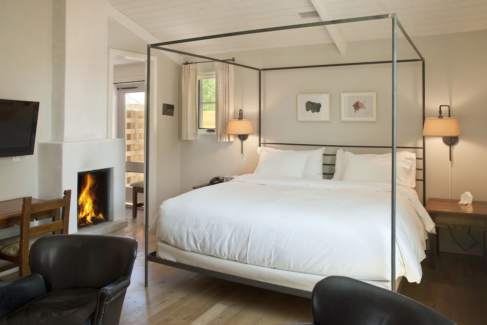 Deluxe Room, 1 King Bed, Patio