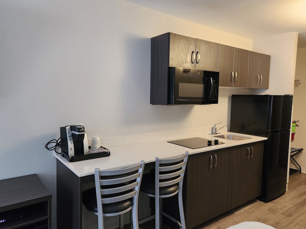 Room, 2 Queen Beds, Non Smoking (Efficiency,tub/shower)