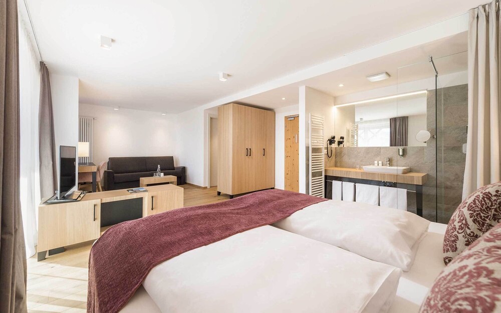 Superior Studio Suite, 1 Double Bed with Sofa bed photo 2